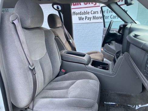 Used 2004 GMC Yukon SLE image 9