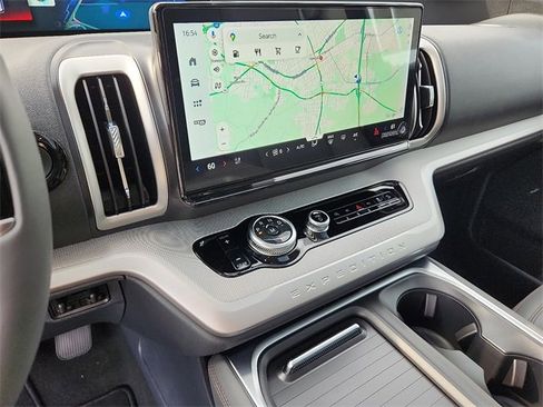 New 2025 Ford Expedition Active image 8