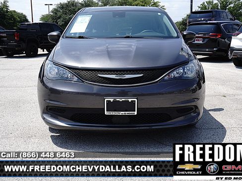 Used 2023 Chrysler Voyager LX FWD image 2