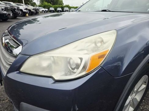 Used 2014 Subaru Outback 2.5i Premium w/ Moonroof Package AWD/4WD image 9
