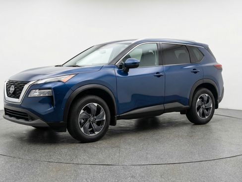 Used 2025 Nissan Rogue SV AWD/4WD image 3