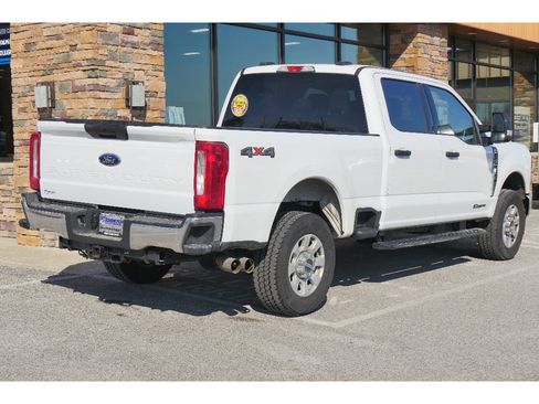 Used 2024 Ford F250 XLT image 3