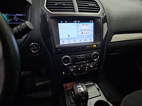 Used 2018 Ford Explorer XLT w/ Equipment Group 202A FWD image 14