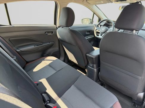 Used 2022 Nissan Versa SR FWD image 29