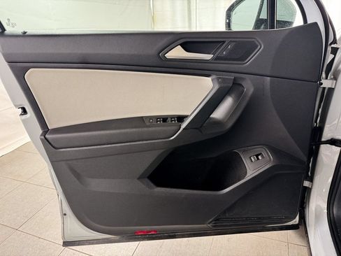 Used 2019 Volkswagen Tiguan SEL R-Line AWD/4WD image 15