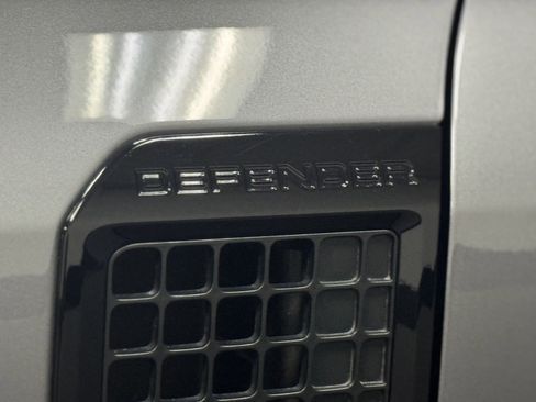 Used 2023 Land Rover Defender 110 S image 9