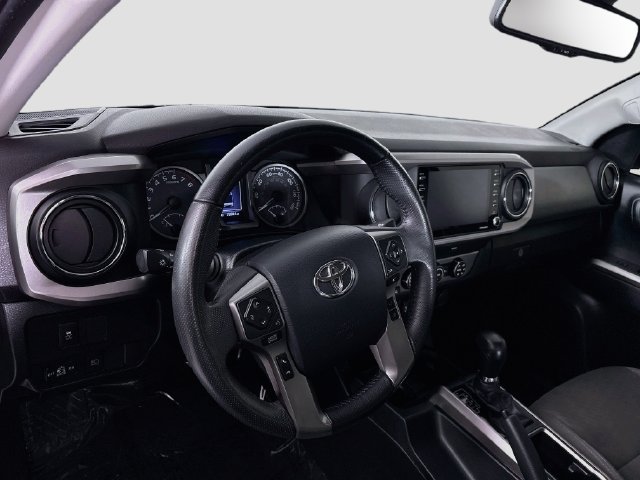 Used 2020 Toyota Tacoma SR5 w/ Technology Package AWD/4WD image 9