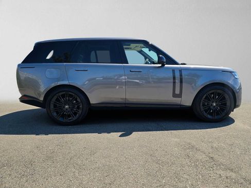 Used 2024 Land Rover Range Rover SE AWD/4WD image 2