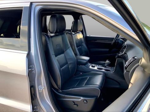 Used 2020 Jeep Grand Cherokee Overland AWD/4WD image 9