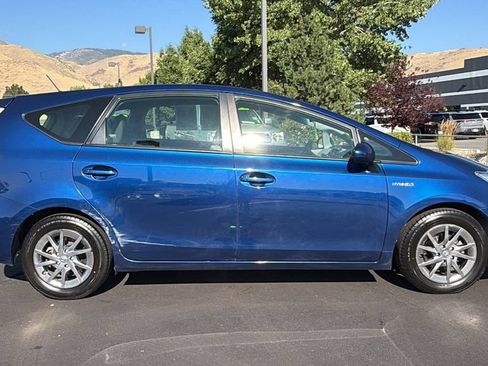 Used 2017 Toyota Prius V Two w/ Carpet Mat Package FWD image 2