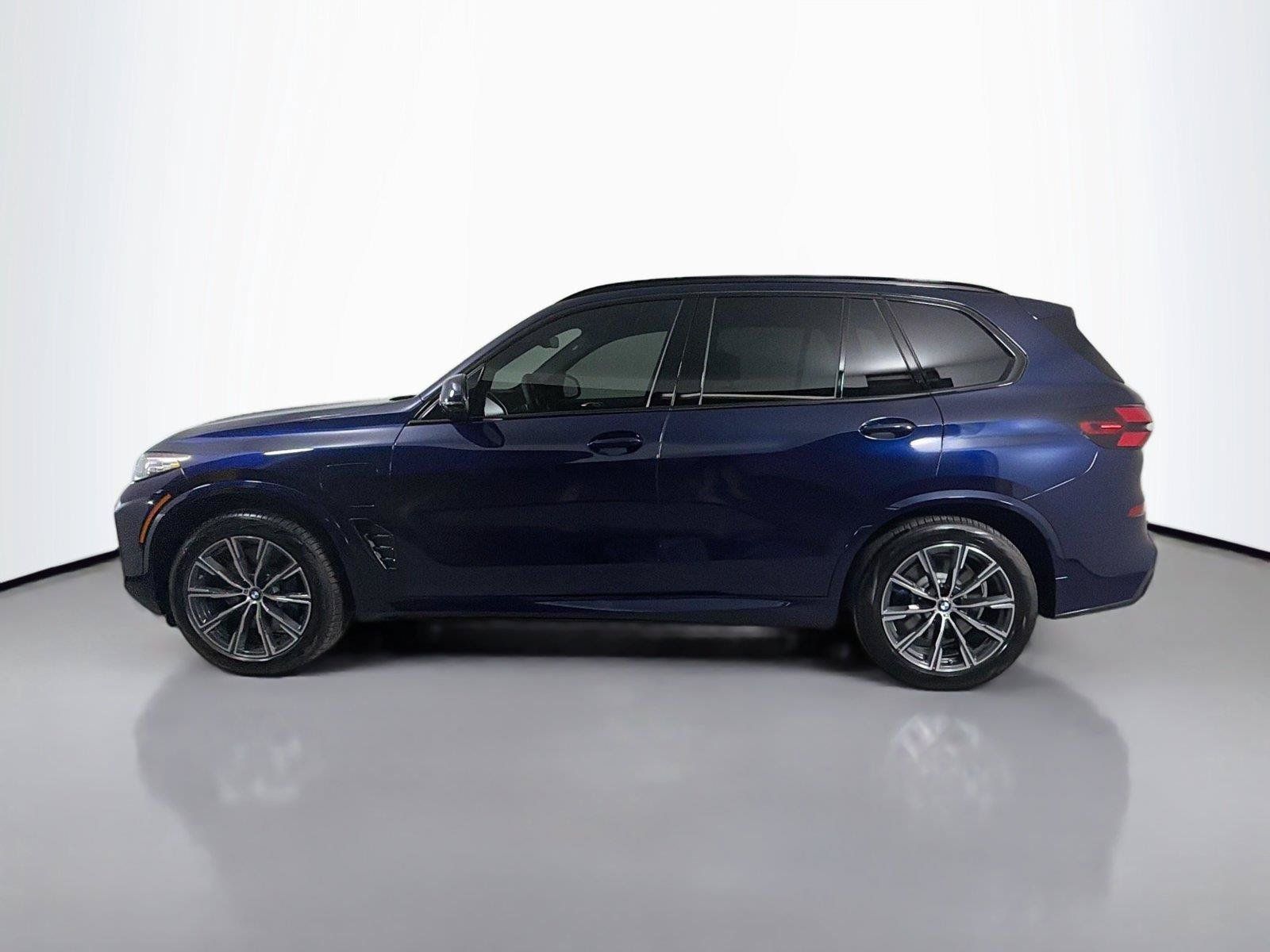 Used 2026 BMW X5 xDrive50e w/ M Sport Package AWD/4WD image 8