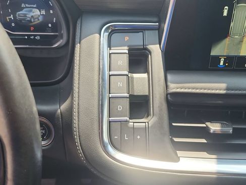 Certified 2022 Chevrolet Tahoe Z71 w/ Luxury Package AWD/4WD image 16