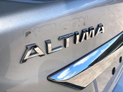 Used 2013 Nissan Altima 2.5 SL w/ Technology Pkg FWD image 31