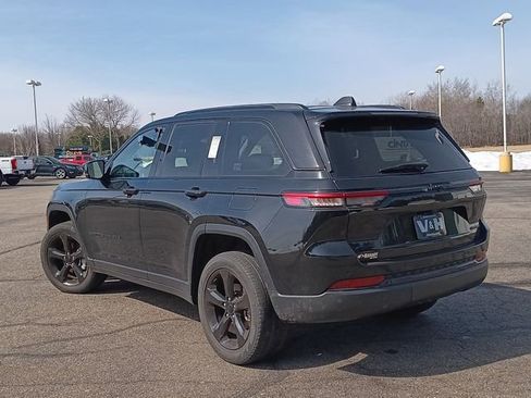 Used 2023 Jeep Grand Cherokee Limited w/ Black Appearance Package image 5