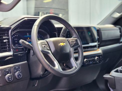 Used 2024 Chevrolet Silverado 1500 LT AWD/4WD image 17