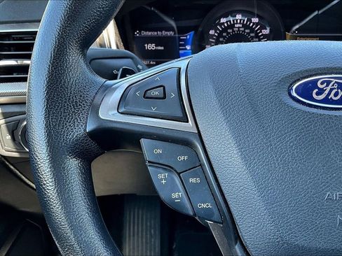 Used 2017 Ford Fusion SE w/ Fusion SE Technology Package FWD image 10
