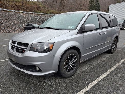 Used 2017 Dodge Grand Caravan GT image 3