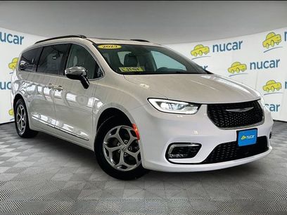 Used 2023 Chrysler Pacifica Limited