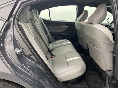 Used 2025 Toyota Camry SE image 30