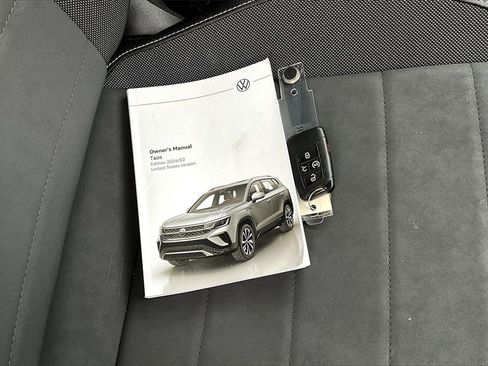Used 2024 Volkswagen Taos SE image 11