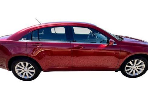 Used 2013 Chrysler 200 Touring FWD image 7