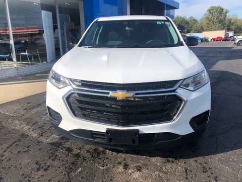 Used 2021 Chevrolet Traverse LS image 3