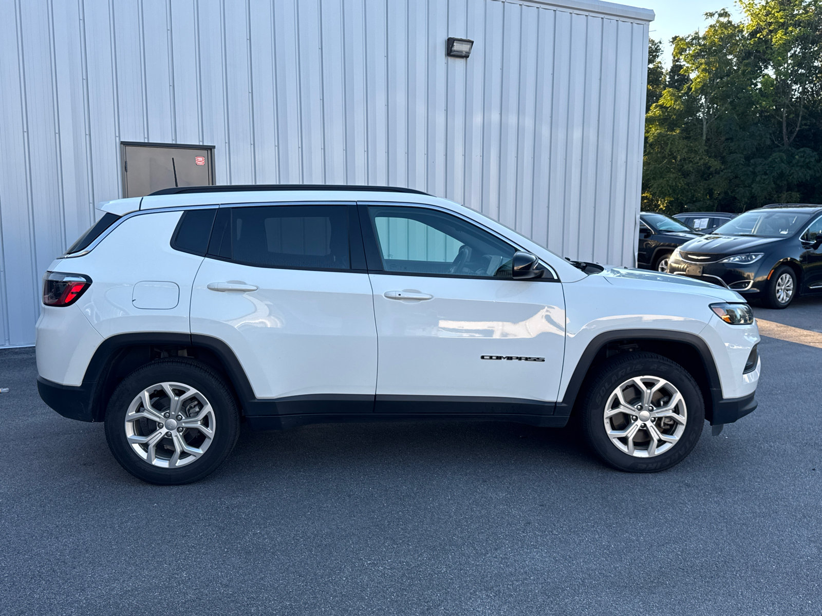 Used 2024 Jeep Compass Latitude AWD/4WD image 4