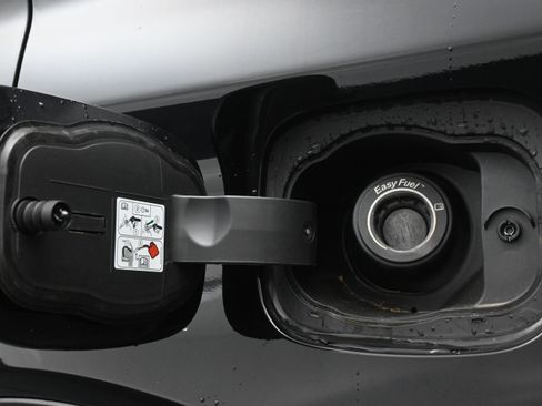 Used 2021 Ford Explorer XLT w/ Equipment Group 202A RWD image 11