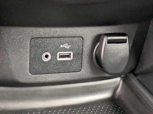 Used 2020 Nissan Rogue SV image 28