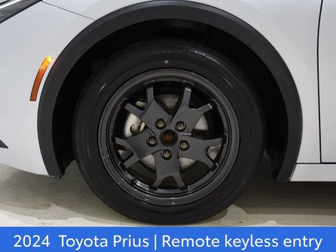 Used 2024 Toyota Prius LE image 6