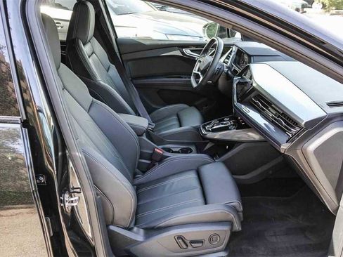 Used 2025 Audi Q4 e-tron Prestige w/ Black Optic Plus Package image 18