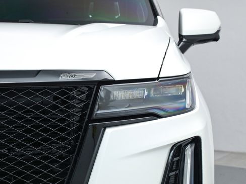 Used 2024 Cadillac Escalade ESV V w/ LPO, ONYX Package image 9