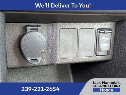 Used 2015 Toyota Corolla LE FWD image 24