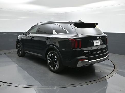 Used 2024 Kia Sorento S image 5