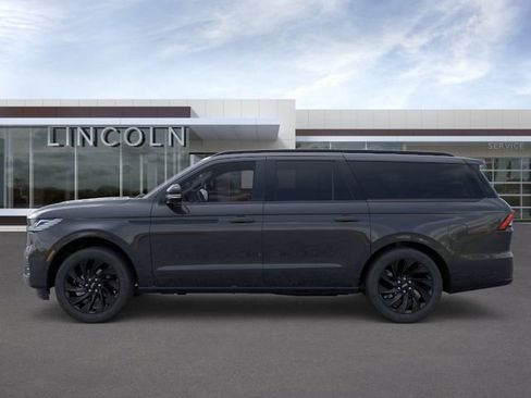 New 2026 Lincoln Navigator L Reserve AWD/4WD image 3