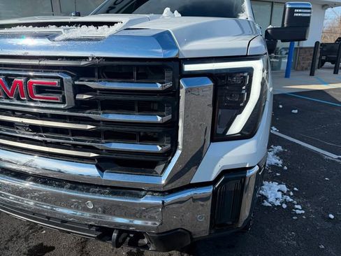 Used 2024 GMC Sierra 2500 SLT w/ SLT Premium Package image 5