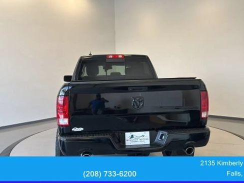 Used 2019 RAM 1500 Classic SLT w/ Black Appearance Group AWD/4WD image 7