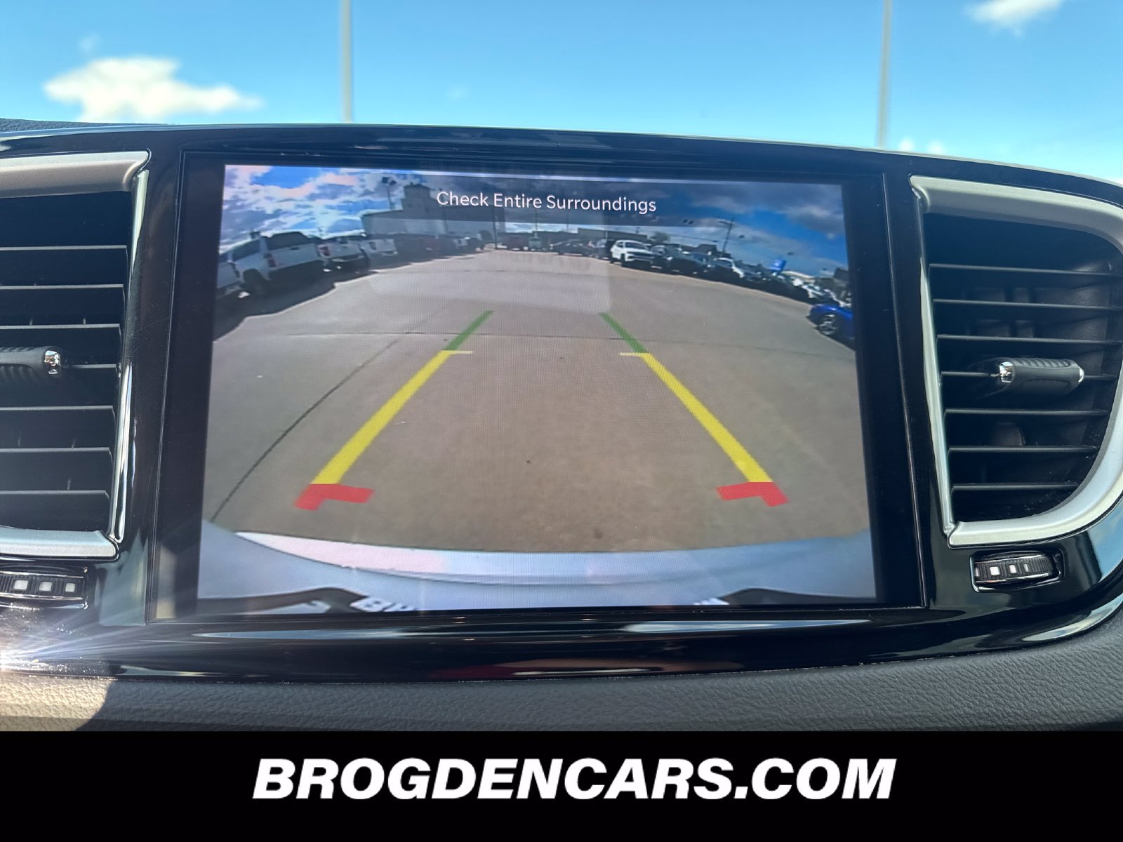 Used 2024 Chrysler Pacifica Touring-L FWD image 6