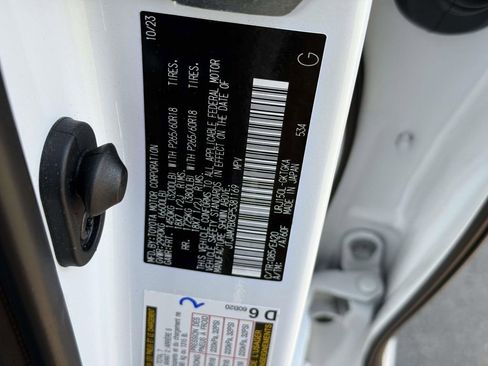 Used 2023 Lexus GX 460 Premium w/ Premium Package image 30