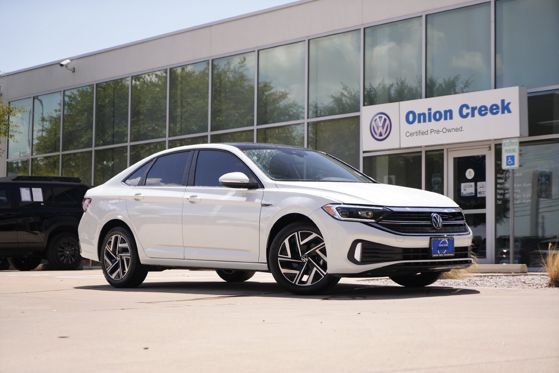 Used 2024 Volkswagen Jetta SEL FWD image 1