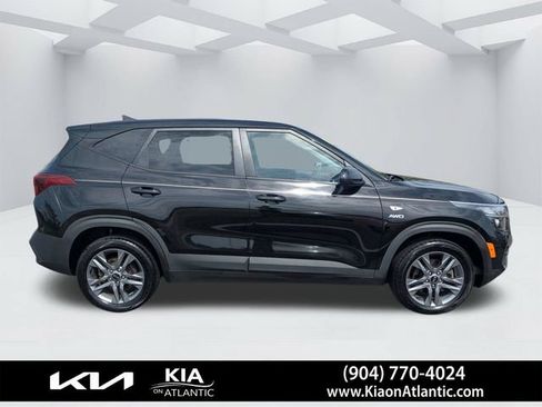 Used 2021 Kia Seltos LX AWD/4WD image 2