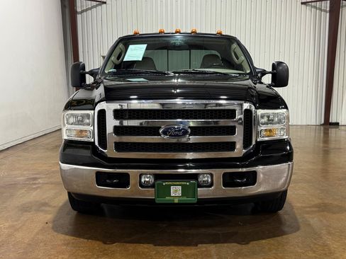 Used 2005 Ford F350 Lariat RWD image 2