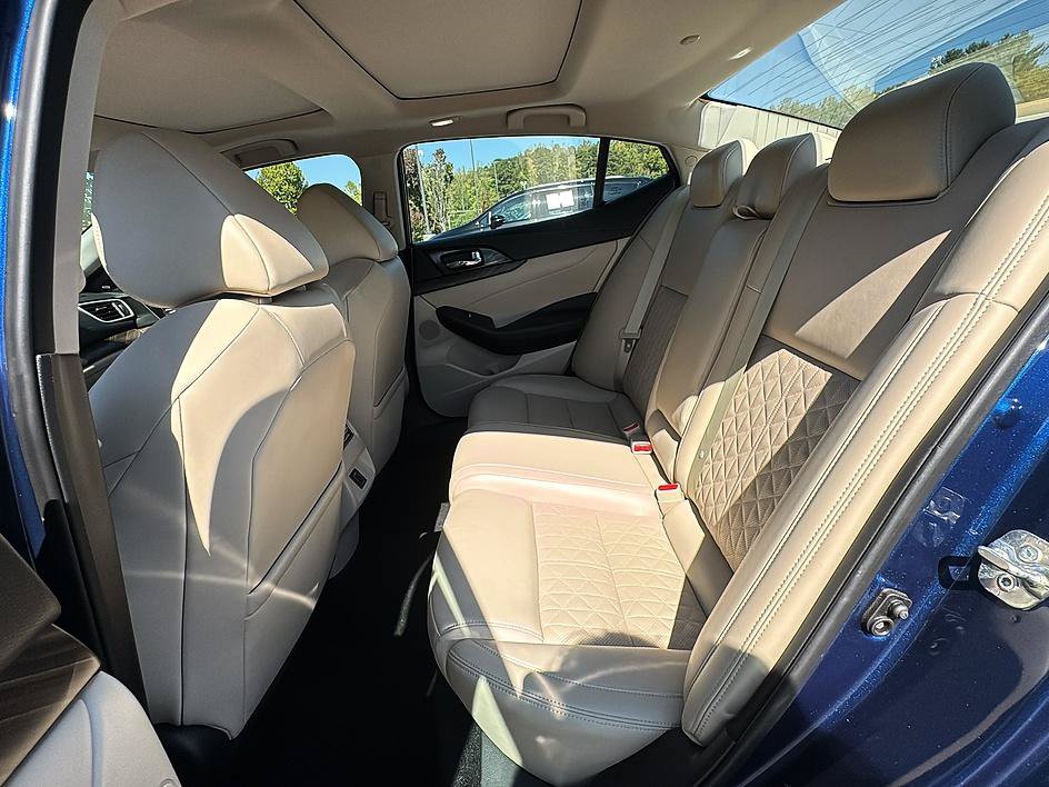 Used 2018 Nissan Maxima Platinum FWD image 18