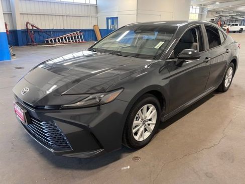 Used 2025 Toyota Camry LE image 7