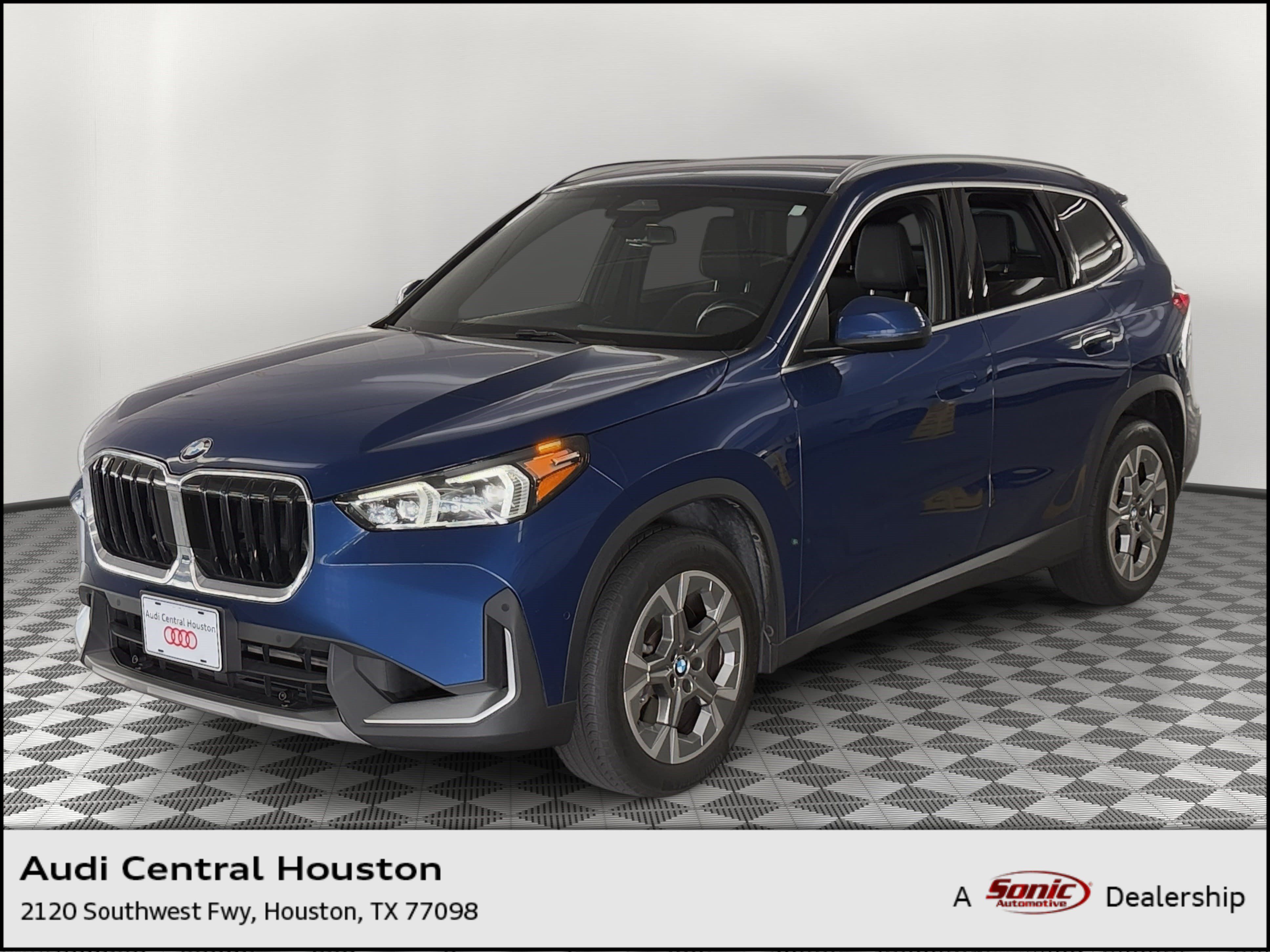 Used 2023 BMW X1 xDrive28i w/ Convenience Package AWD/4WD image 1