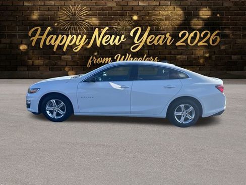 Used 2022 Chevrolet Malibu LS image 2