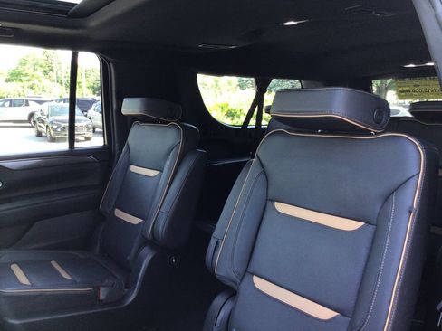 Used 2023 GMC Yukon XL AT4 w/ AT4 Premium Plus Package AWD/4WD image 35