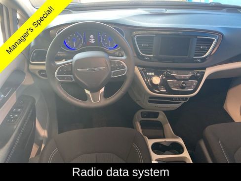 Used 2023 Chrysler Voyager LX FWD image 5