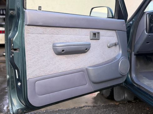 Used 1998 Toyota Tacoma 2WD Xtracab image 9