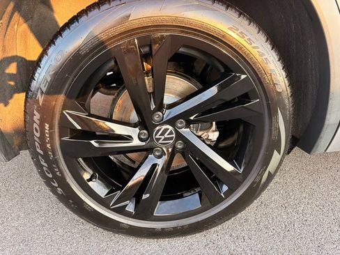 Used 2024 Volkswagen Tiguan SE R-Line AWD/4WD image 33